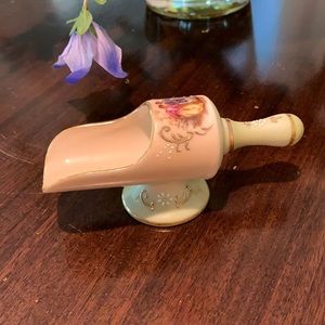 Vintage flour scoop. Hand painted porcelain